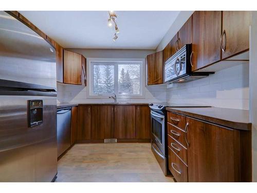 6 Chaparral Ridge Park Se, Calgary, AB - Indoor Photo Showing Kitchen