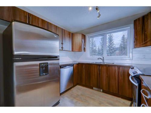 6 Chaparral Ridge Park Se, Calgary, AB - Indoor Photo Showing Kitchen