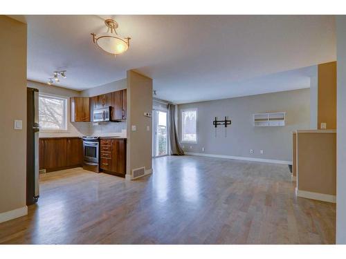 6 Chaparral Ridge Park Se, Calgary, AB - Indoor Photo Showing Kitchen