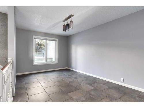 10-448 Strathcona Drive Sw, Calgary, AB - Indoor Photo Showing Other Room