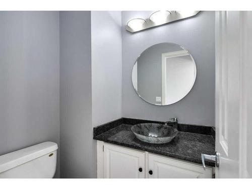 10-448 Strathcona Drive Sw, Calgary, AB - Indoor Photo Showing Bathroom