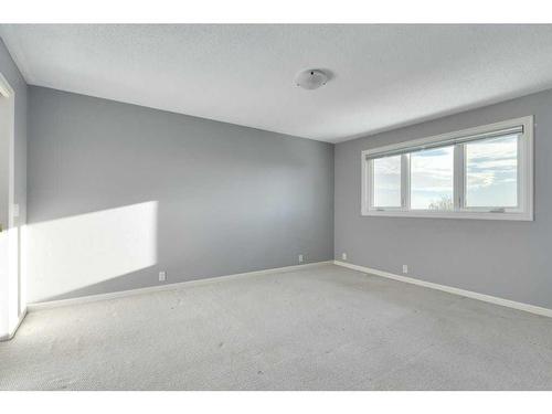 10-448 Strathcona Drive Sw, Calgary, AB - Indoor Photo Showing Other Room