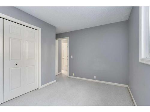 10-448 Strathcona Drive Sw, Calgary, AB - Indoor Photo Showing Other Room