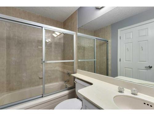 10-448 Strathcona Drive Sw, Calgary, AB - Indoor Photo Showing Bathroom