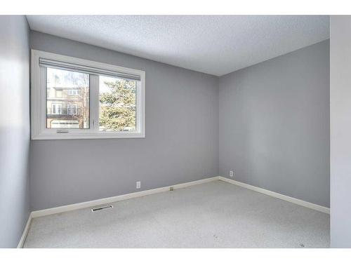 10-448 Strathcona Drive Sw, Calgary, AB - Indoor Photo Showing Other Room