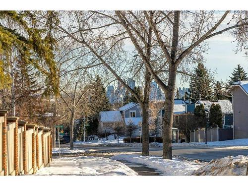 10-448 Strathcona Drive Sw, Calgary, AB - Outdoor