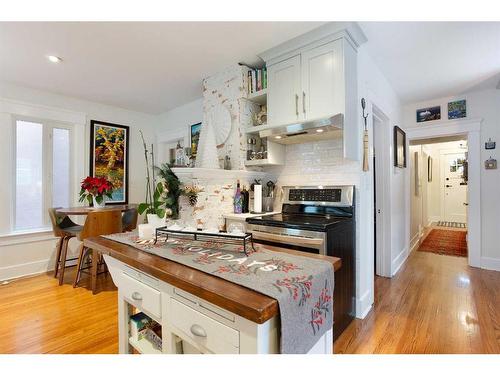 223 2 Avenue Ne, Calgary, AB - Indoor Photo Showing Kitchen