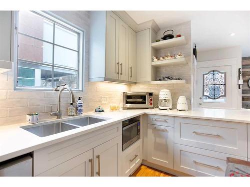 223 2 Avenue Ne, Calgary, AB - Indoor Photo Showing Kitchen With Double Sink With Upgraded Kitchen