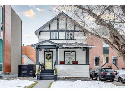 223 2 Avenue Ne, Calgary, AB - Outdoor With Facade