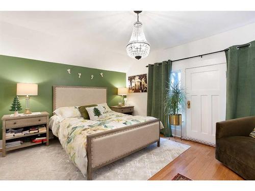 223 2 Avenue Ne, Calgary, AB - Indoor Photo Showing Bedroom