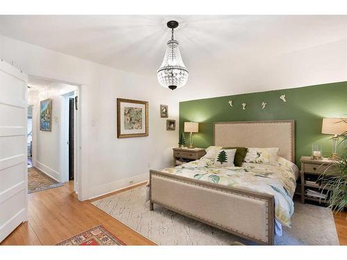 223 2 Avenue Ne, Calgary, AB - Indoor Photo Showing Bedroom