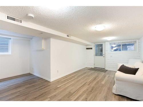 223 2 Avenue Ne, Calgary, AB - Indoor