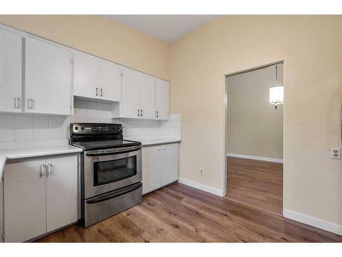 103 38A Avenue Sw, Calgary, AB - Indoor Photo Showing Kitchen