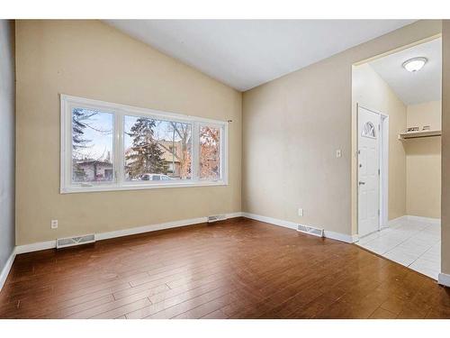 103 38A Avenue Sw, Calgary, AB - Indoor Photo Showing Other Room