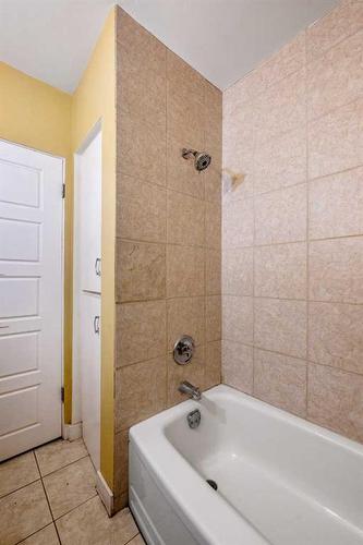 103 38A Avenue Sw, Calgary, AB - Indoor Photo Showing Bathroom