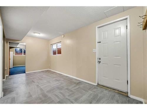 103 38A Avenue Sw, Calgary, AB - Indoor Photo Showing Other Room