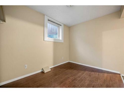 103 38A Avenue Sw, Calgary, AB - Indoor Photo Showing Other Room