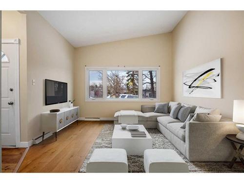 103 38A Avenue Sw, Calgary, AB - Indoor Photo Showing Living Room