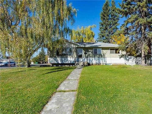 903 18 Street Ne, Calgary, AB - Outdoor