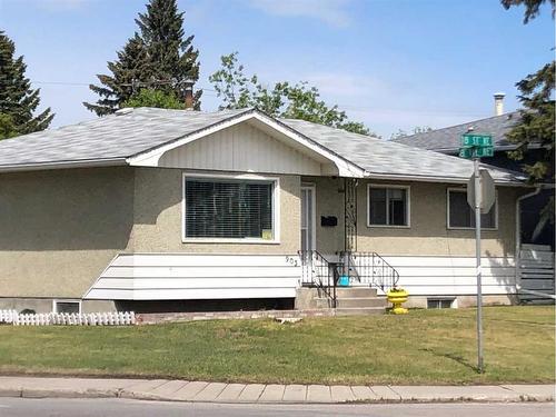 903 18 Street Ne, Calgary, AB - Outdoor