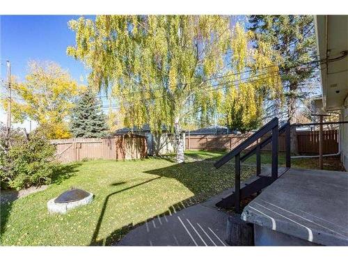 903 18 Street Ne, Calgary, AB - Outdoor With Backyard