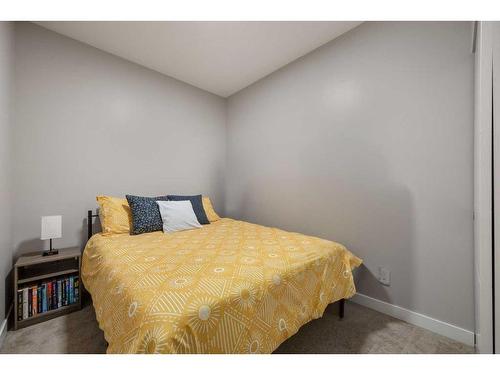 309-93 34 Avenue Sw, Calgary, AB - Indoor Photo Showing Bedroom