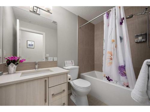 309-93 34 Avenue Sw, Calgary, AB - Indoor Photo Showing Bathroom