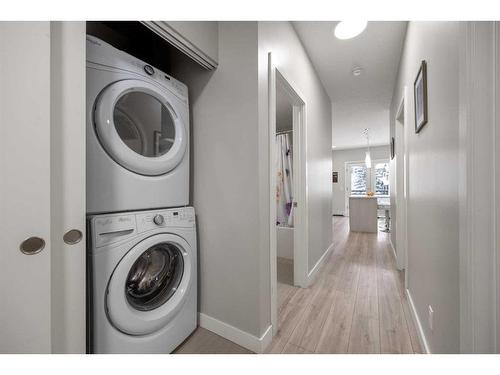 309-93 34 Avenue Sw, Calgary, AB - Indoor Photo Showing Laundry Room