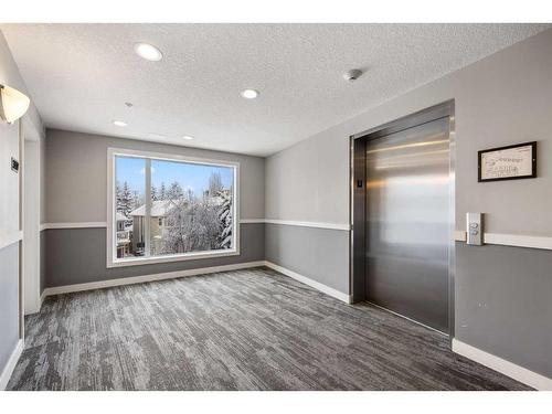 309-93 34 Avenue Sw, Calgary, AB - Indoor