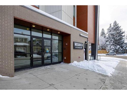 309-93 34 Avenue Sw, Calgary, AB - Outdoor