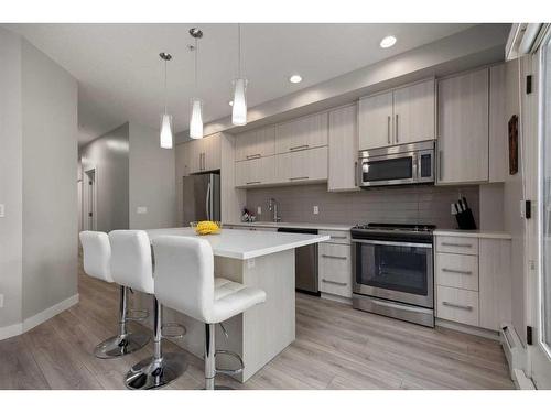 309-93 34 Avenue Sw, Calgary, AB - Indoor Photo Showing Living Room