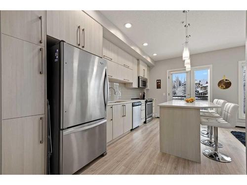 309-93 34 Avenue Sw, Calgary, AB - Indoor Photo Showing Kitchen With Stainless Steel Kitchen