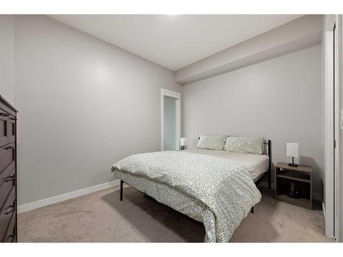 309-93 34 Avenue Sw, Calgary, AB - Indoor Photo Showing Bedroom