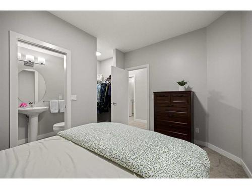 309-93 34 Avenue Sw, Calgary, AB - Indoor Photo Showing Bedroom