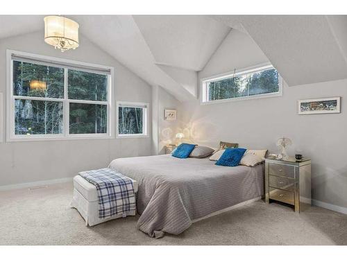 1172 Wilson Way, Canmore, AB - Indoor Photo Showing Bedroom