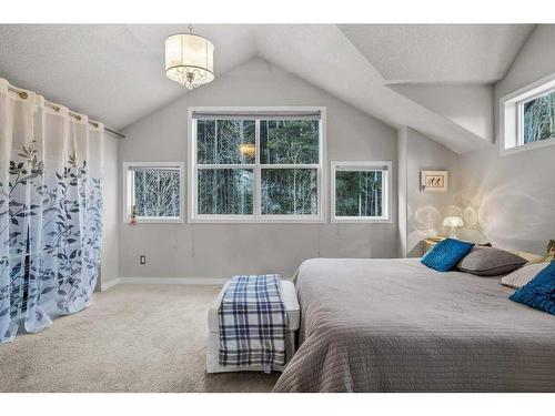 1172 Wilson Way, Canmore, AB - Indoor Photo Showing Bedroom