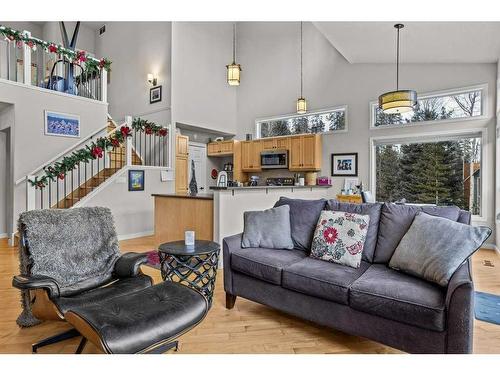 1172 Wilson Way, Canmore, AB - Indoor Photo Showing Living Room