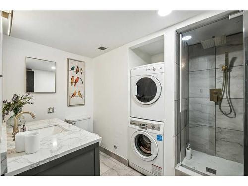 805-330 26 Avenue Sw, Calgary, AB - Indoor Photo Showing Laundry Room