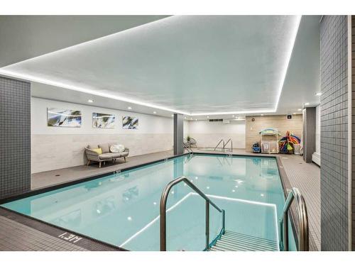 805-330 26 Avenue Sw, Calgary, AB - Indoor Photo Showing Other Room With In Ground Pool