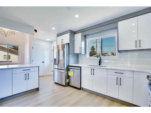 4648 North Haven Drive Nw, Calgary, AB - Indoor Photo Showing Kitchen