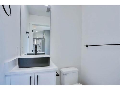 4648 North Haven Drive Nw, Calgary, AB - Indoor Photo Showing Bathroom