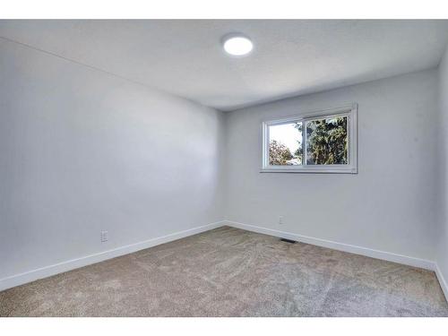 4648 North Haven Drive Nw, Calgary, AB - Indoor Photo Showing Other Room