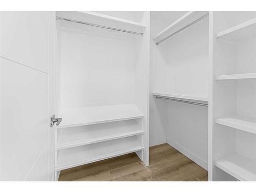 303 Muirfield Crescent, Lyalta, AB - Indoor With Storage