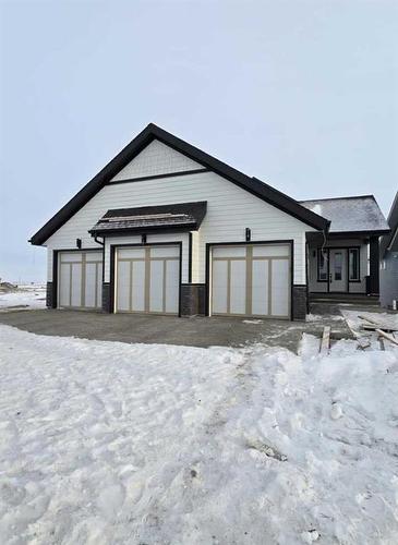 303 Muirfield Crescent, Lyalta, AB - Outdoor