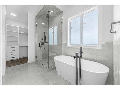 303 Muirfield Crescent, Lyalta, AB - Indoor Photo Showing Bathroom