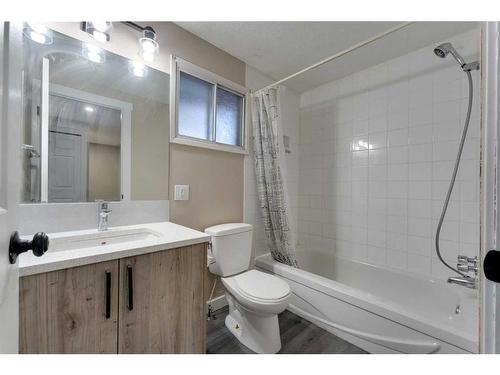 103 Pineson Place Ne, Calgary, AB - Indoor Photo Showing Bathroom