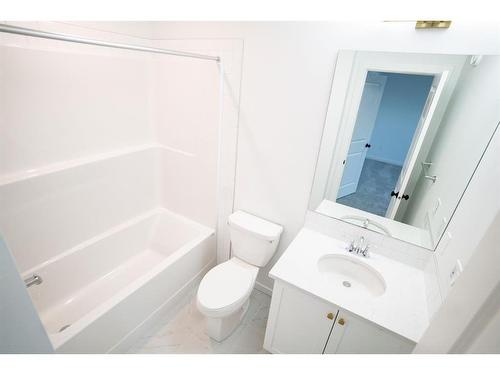 607 Savanna Crescent Ne, Calgary, AB - Indoor Photo Showing Bathroom