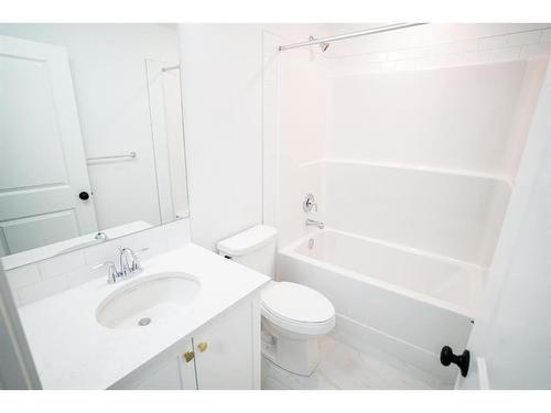 607 Savanna Crescent Ne, Calgary, AB - Indoor Photo Showing Bathroom