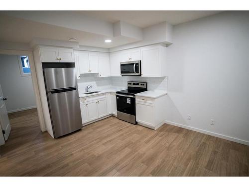 607 Savanna Crescent Ne, Calgary, AB - Indoor Photo Showing Kitchen