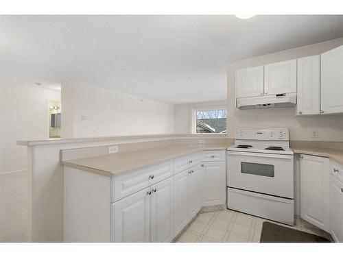 2301-20 Harvest Rose Park Ne, Calgary, AB - Indoor Photo Showing Kitchen